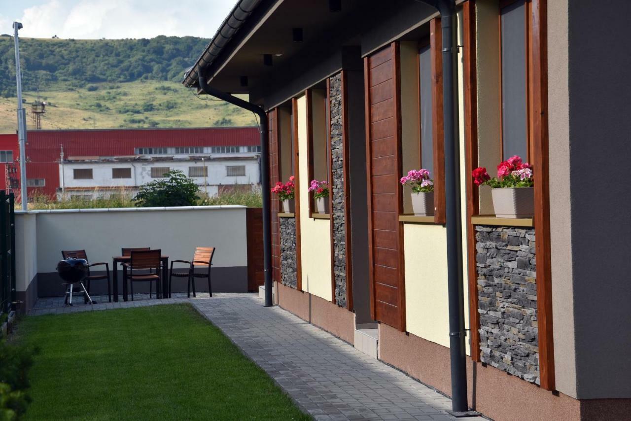 Appartement Elemir à Bešeňová Extérieur photo