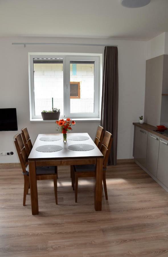 Appartement Elemir à Bešeňová Extérieur photo