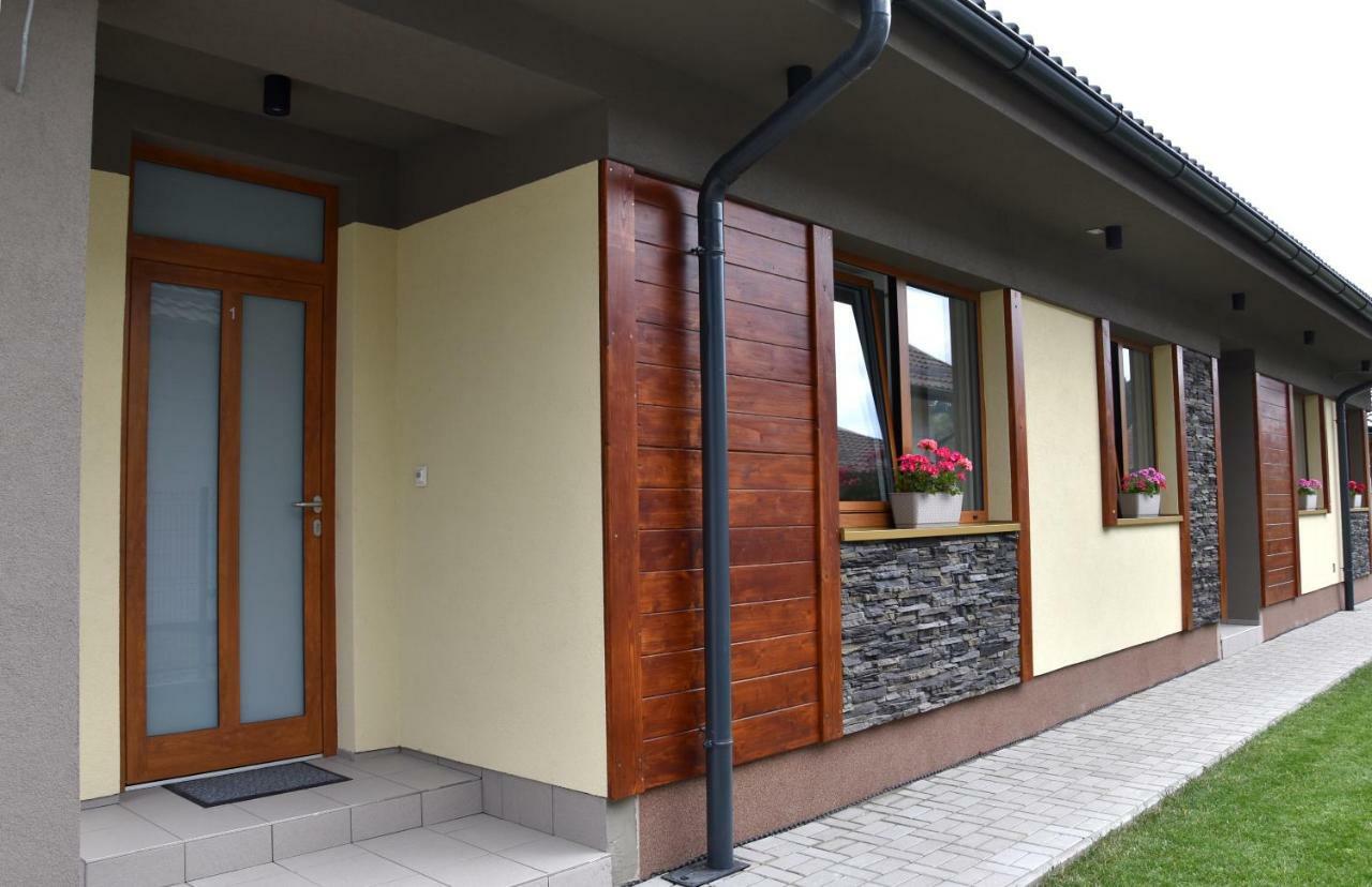 Appartement Elemir à Bešeňová Extérieur photo