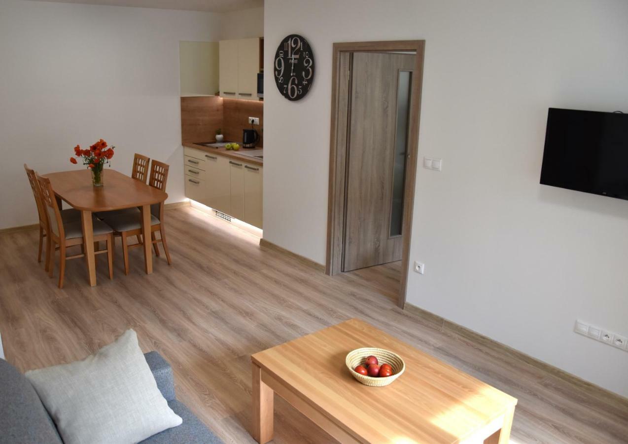 Appartement Elemir à Bešeňová Extérieur photo