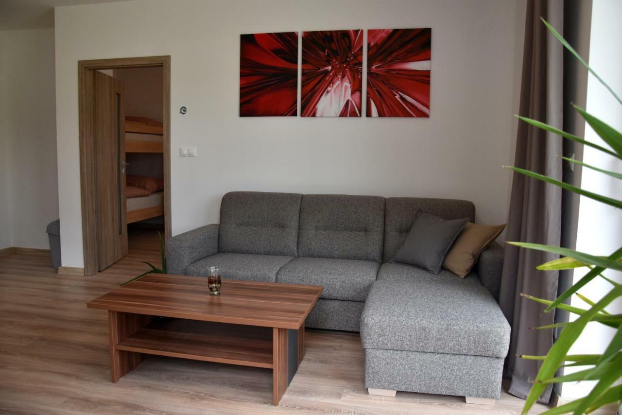Appartement Elemir à Bešeňová Extérieur photo