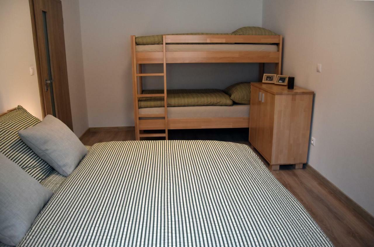 Appartement Elemir à Bešeňová Extérieur photo