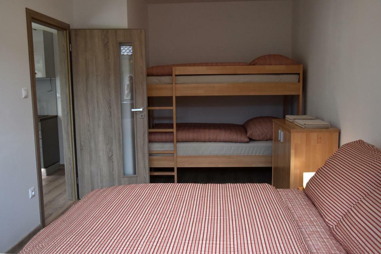 Appartement Elemir à Bešeňová Extérieur photo