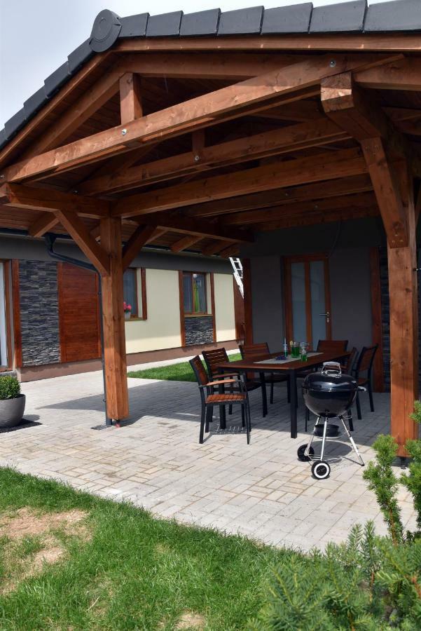 Appartement Elemir à Bešeňová Extérieur photo