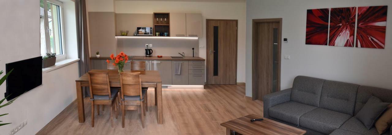 Appartement Elemir à Bešeňová Extérieur photo