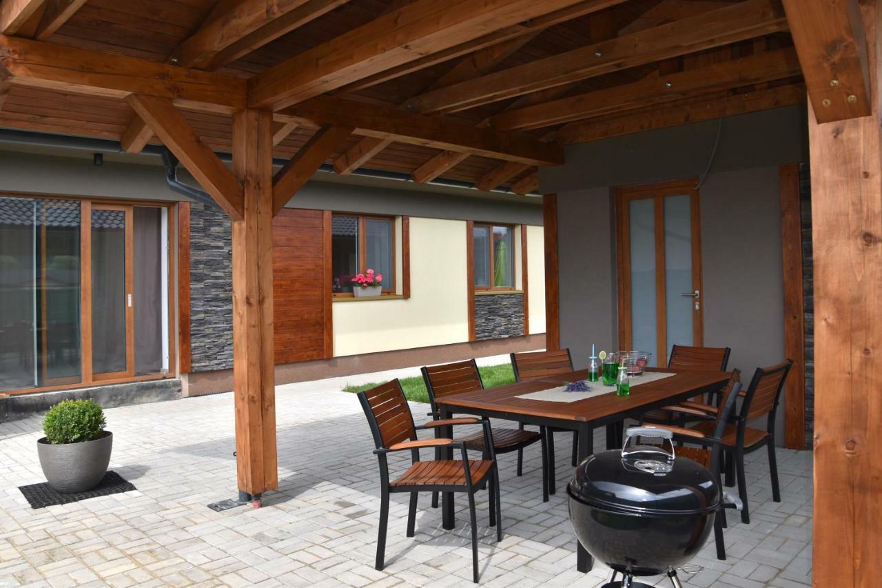 Appartement Elemir à Bešeňová Extérieur photo
